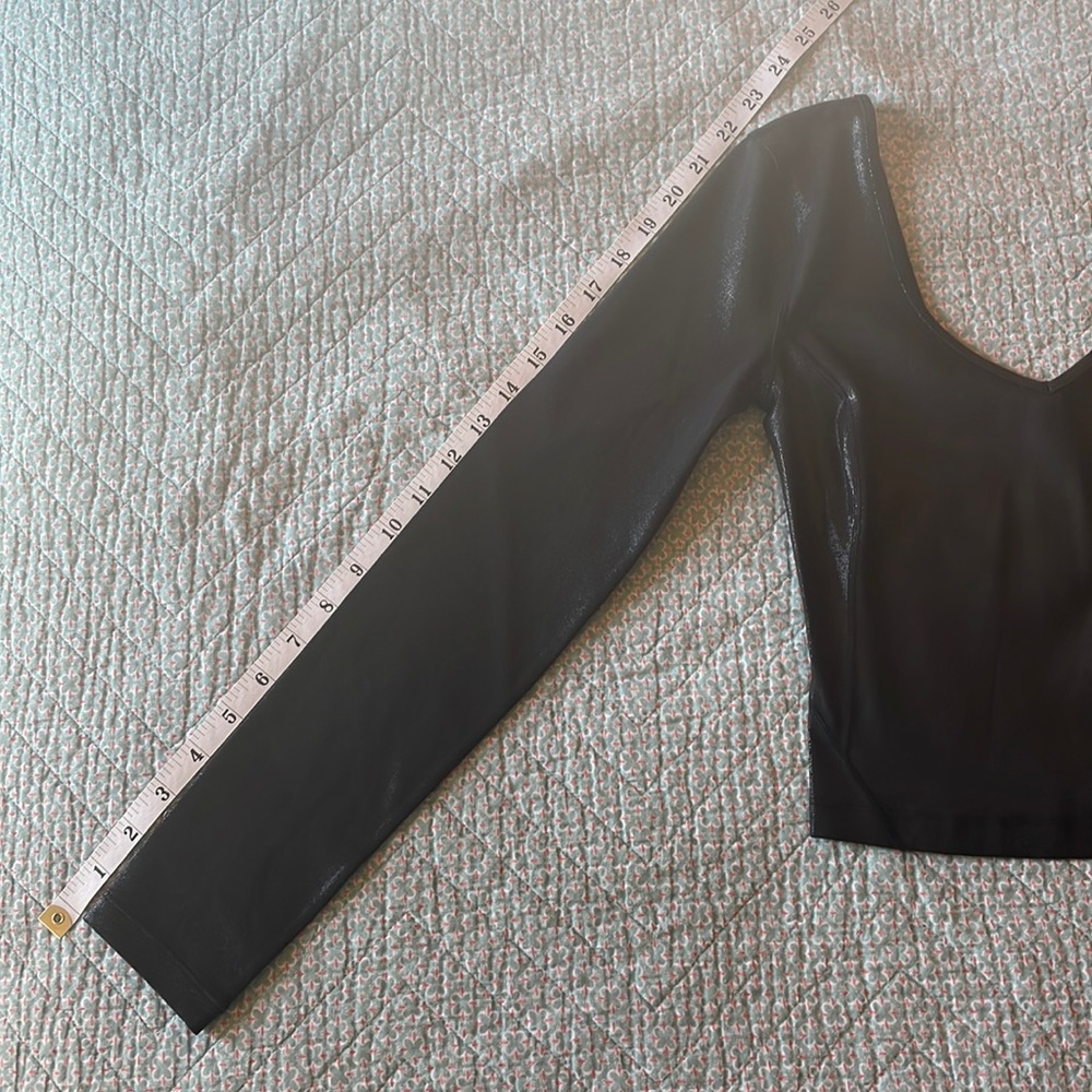 NWT Lululemon foil top - Picture 3 of 8